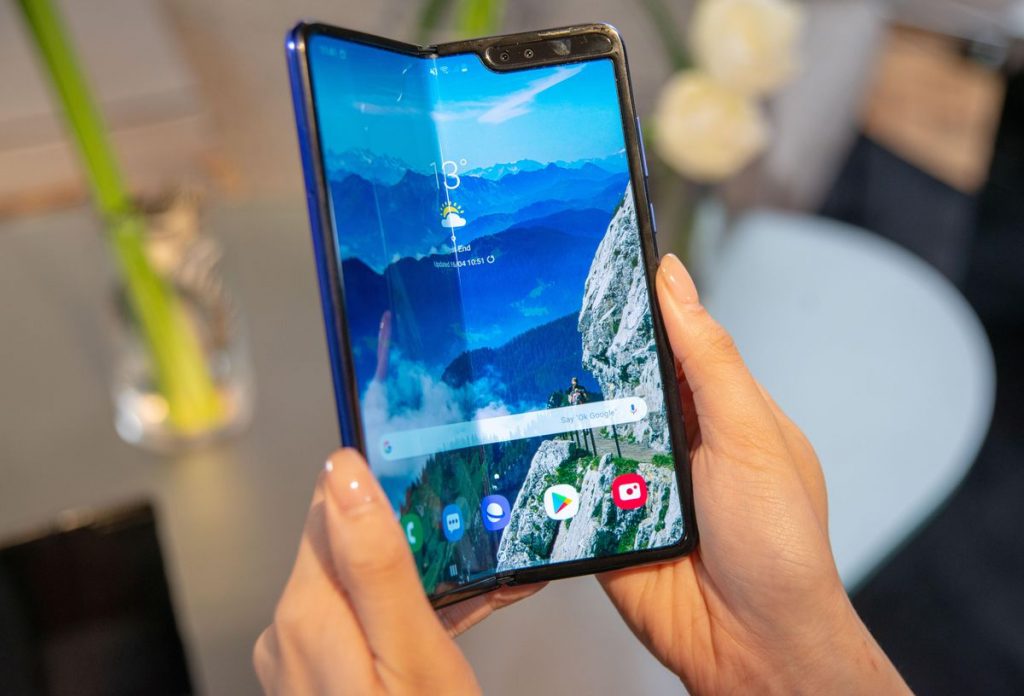စSAMSUNG မှ ထပ်မံမိတ်ဆက်လိုက်သည့် သိန်း (၃၀) တန် Luxury ဖုန်း မြန်မာနိုင်ငံတွင် စတင်ရောင်းချ