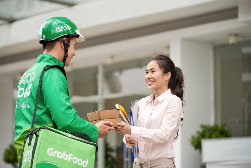 စဇူလိုင်တစ်လလုံး Delivery Free နဲ့ ပို့ဆောင်ပေးနေတဲ့ Grab Food